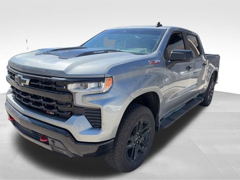Used 2025 Chevrolet Silverado 1500 LT Trail Boss AWD/4WD image 2