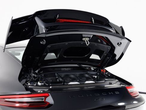 Used 2018 Porsche 911 GT3 RWD image 49