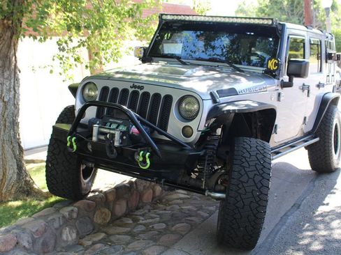 Used 2013 Jeep Wrangler Unlimited Rubicon AWD/4WD image 36