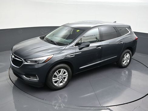 Used 2020 Buick Enclave Essence image 18