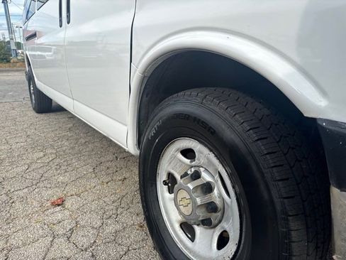 Used 2008 Chevrolet Express 3500 Extended Passenger w/ LT Preferred Equipment Group image 12