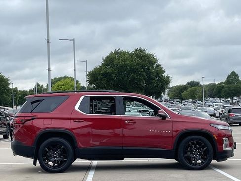 Used 2023 Chevrolet Traverse LT AWD/4WD image 3