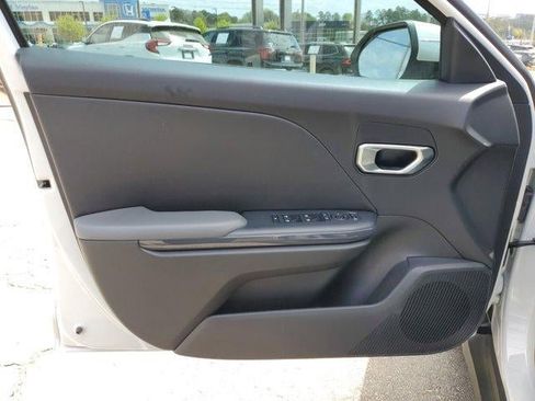 Used 2025 Kia K4 EX image 17