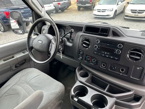 Used 2010 Ford E-350 and Econoline 350 XLT image 28