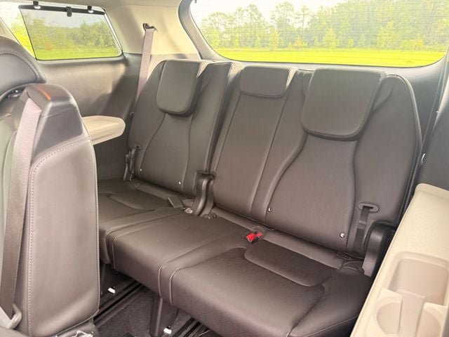 Used 2024 Kia Carnival EX FWD image 13