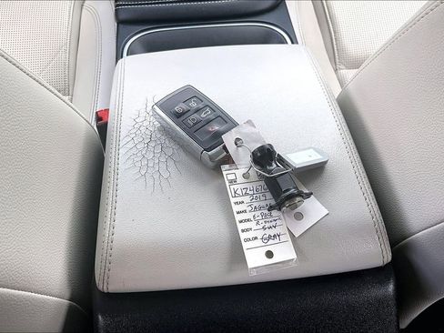 Used 2019 Jaguar E-PACE R-Dynamic S image 14