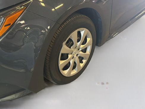 Used 2025 Toyota Corolla LE FWD image 11