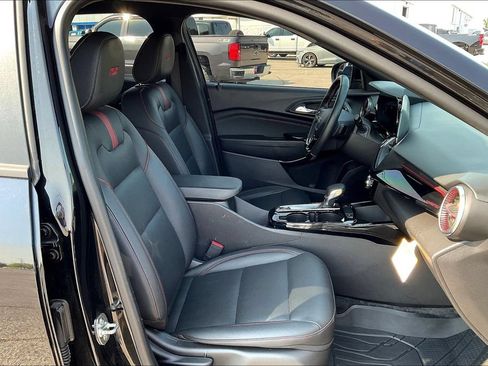 Used 2025 Chevrolet Trax RS FWD image 16