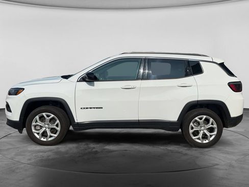Used 2024 Jeep Compass Latitude AWD/4WD image 5