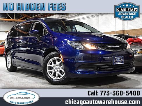Used 2017 Chrysler Pacifica Touring FWD image 1