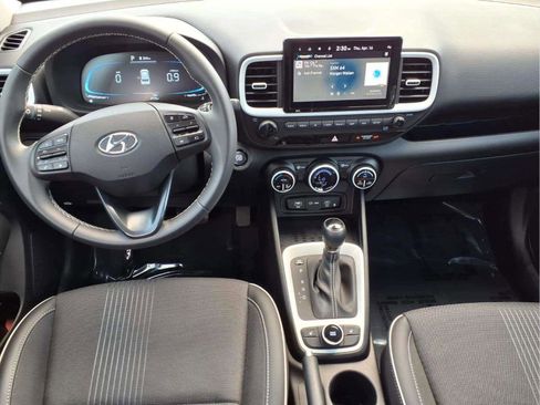 Certified 2025 Hyundai Venue Limited FWD image 11