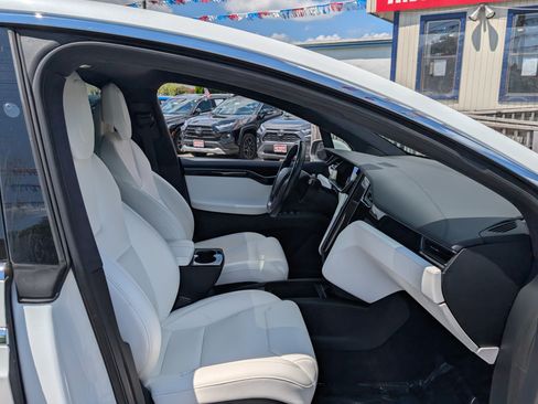 Used 2018 Tesla Model X 75D AWD/4WD image 11