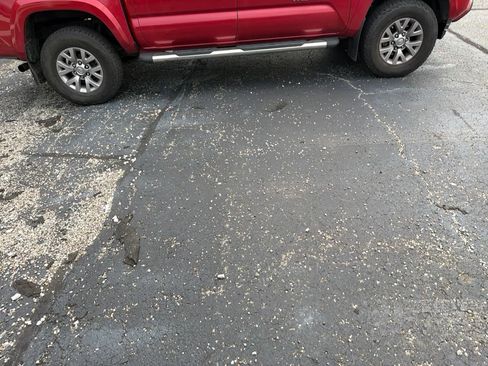 Used 2017 Toyota Tacoma SR5 w/ Tow Package RWD image 7