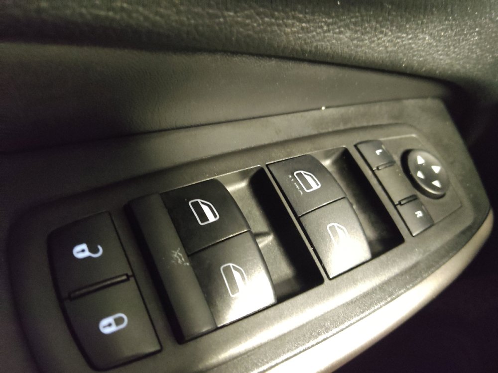 Used 2019 Jeep Cherokee Limited FWD image 27