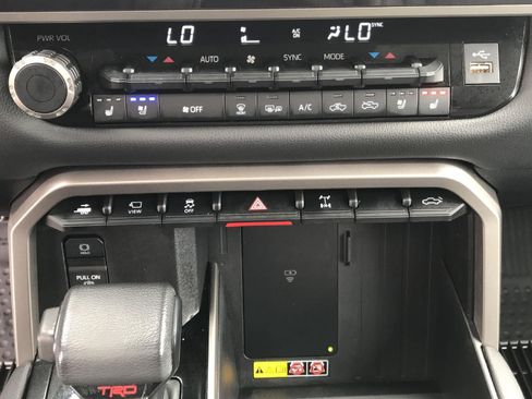 Used 2025 Toyota Tundra Limited w/ TRD Off-Road Package AWD/4WD image 34