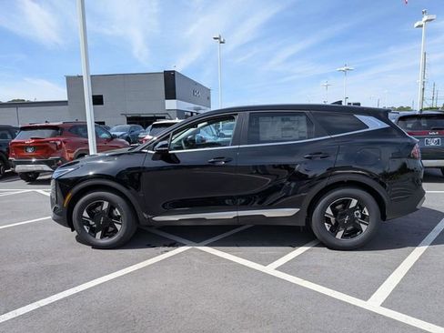 New 2026 Kia Sportage LX FWD image 11