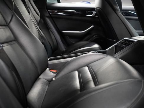 Used 2018 Porsche Panamera RWD image 28