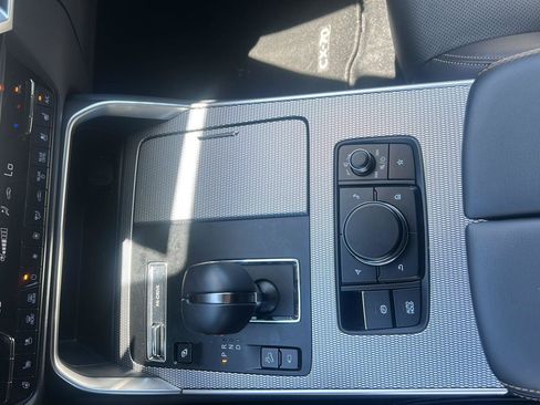 Used 2025 MAZDA CX-70 Plug-In Hybrid w/ Premium Plus AWD/4WD image 6