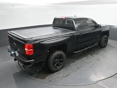 Used 2018 Chevrolet Silverado 1500 LT w/ Midnight Edition image 28