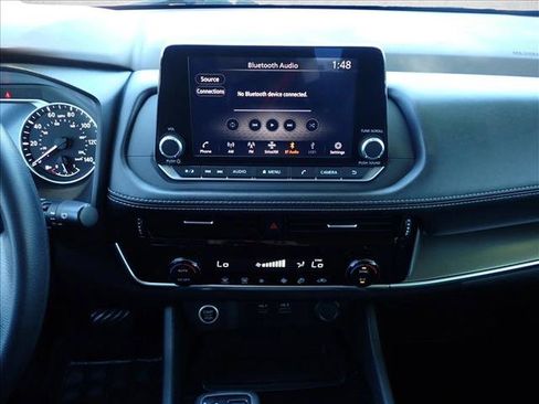 Used 2022 Nissan Rogue SV AWD/4WD image 16