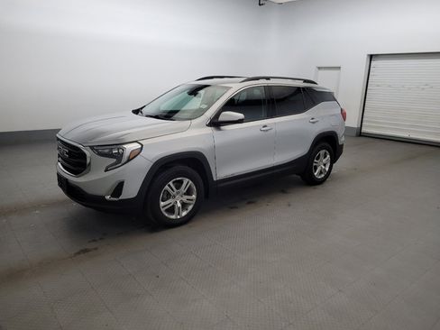 Used 2020 GMC Terrain SLE w/ Driver Convenience Package AWD/4WD image 2