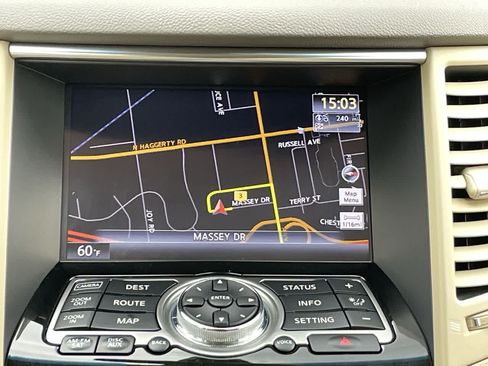 Used 2015 INFINITI QX70 AWD w/ Premium Package image 30