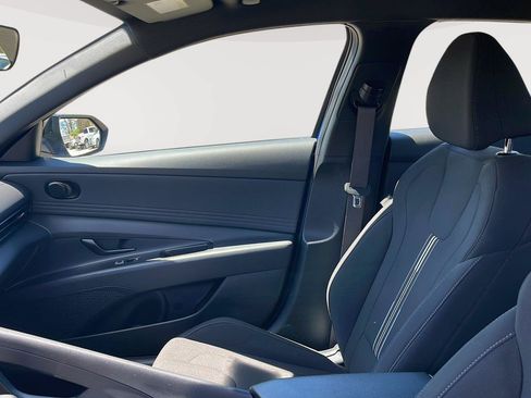 Used 2025 Hyundai Elantra Sport FWD image 24