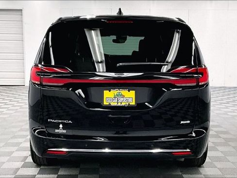 Used 2024 Chrysler Pacifica Touring-L image 5