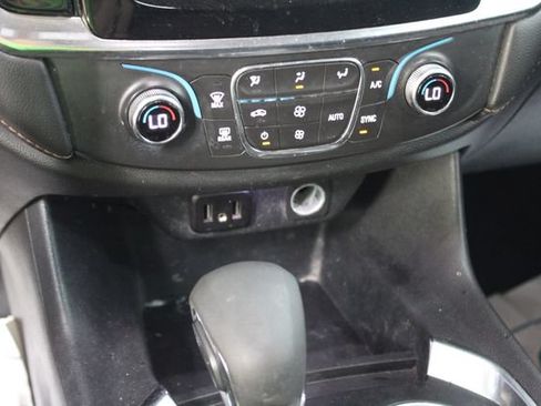 Used 2021 Chevrolet Traverse LS FWD image 20