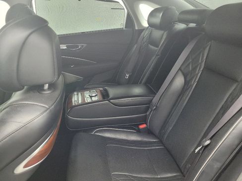 Used 2020 Kia K900 Luxury image 18