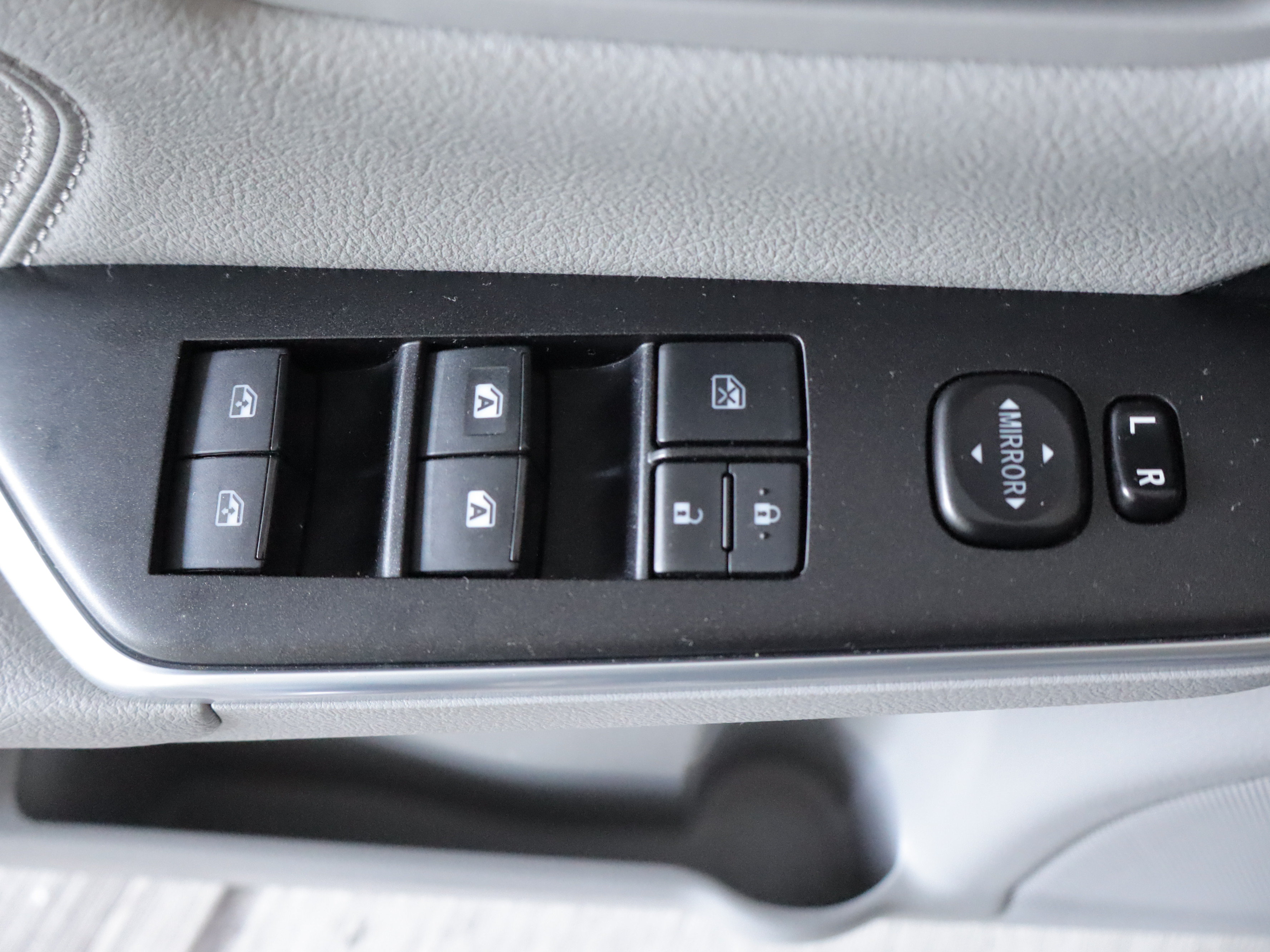 Used 2016 Toyota Camry XLE w/ Advanced Technology Package FWD image 13