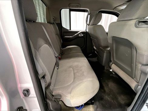Used 2013 Nissan Frontier SV image 25
