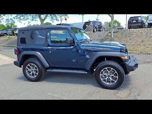 Used 2025 Jeep Wrangler Sport AWD/4WD image 6
