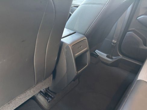 Used 2025 Chevrolet Trax LT image 25