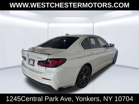 Used 2022 BMW 530e xDrive w/ Premium Package AWD/4WD image 4