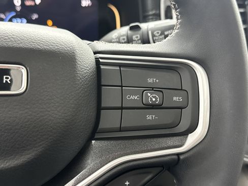 Used 2023 Jeep Wagoneer BASE w/ Premium Group I image 17