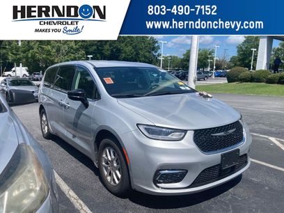 Used 2024 Chrysler Pacifica Touring-L