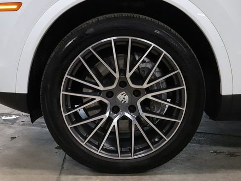 Used 2022 Porsche Cayenne Platinum Edition AWD/4WD image 37