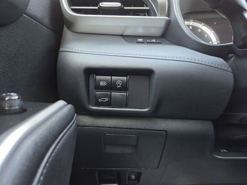 Used 2023 Toyota Highlander LE FWD image 31