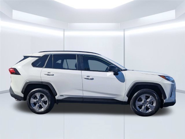 Used 2025 Toyota RAV4 LE AWD/4WD image 4