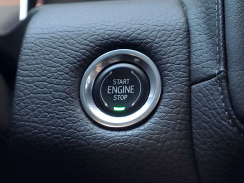 Used 2021 GMC Yukon Denali w/ Denali Ultimate Package image 29