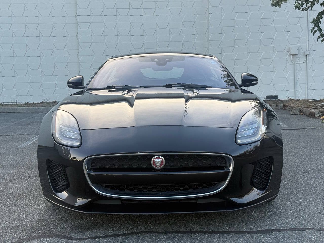 Used 2018 Jaguar F-TYPE Coupe RWD image 2