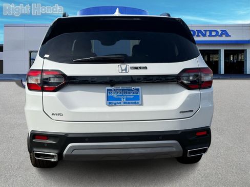 Used 2025 Honda Pilot Touring image 6