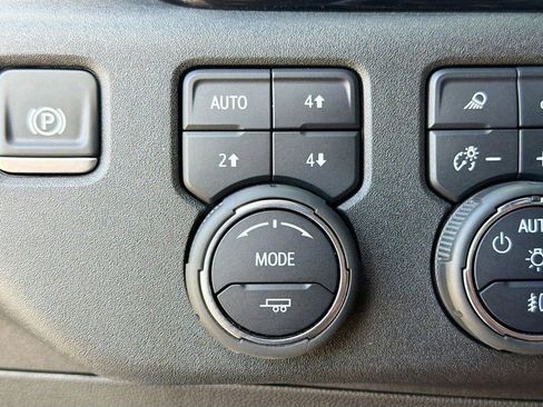 Used 2025 Chevrolet Silverado 2500 LTZ w/ LTZ Convenience Package AWD/4WD image 30
