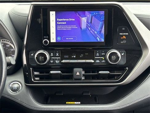Used 2023 Toyota Highlander XLE image 18