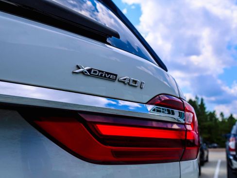 Used 2020 BMW X7 xDrive40i w/ M Sport Package AWD/4WD image 7