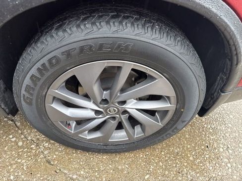 Used 2016 Nissan Rogue SL w/ SL Premium Package image 3