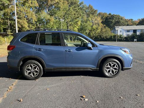 Used 2020 Subaru Forester Premium image 2