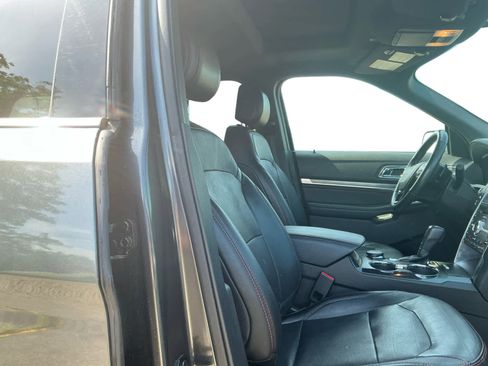 Used 2017 Ford Explorer Sport w/ Equipment Group 401A AWD/4WD image 14