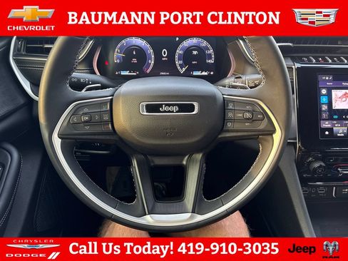 Used 2024 Jeep Grand Cherokee Altitude AWD/4WD image 13